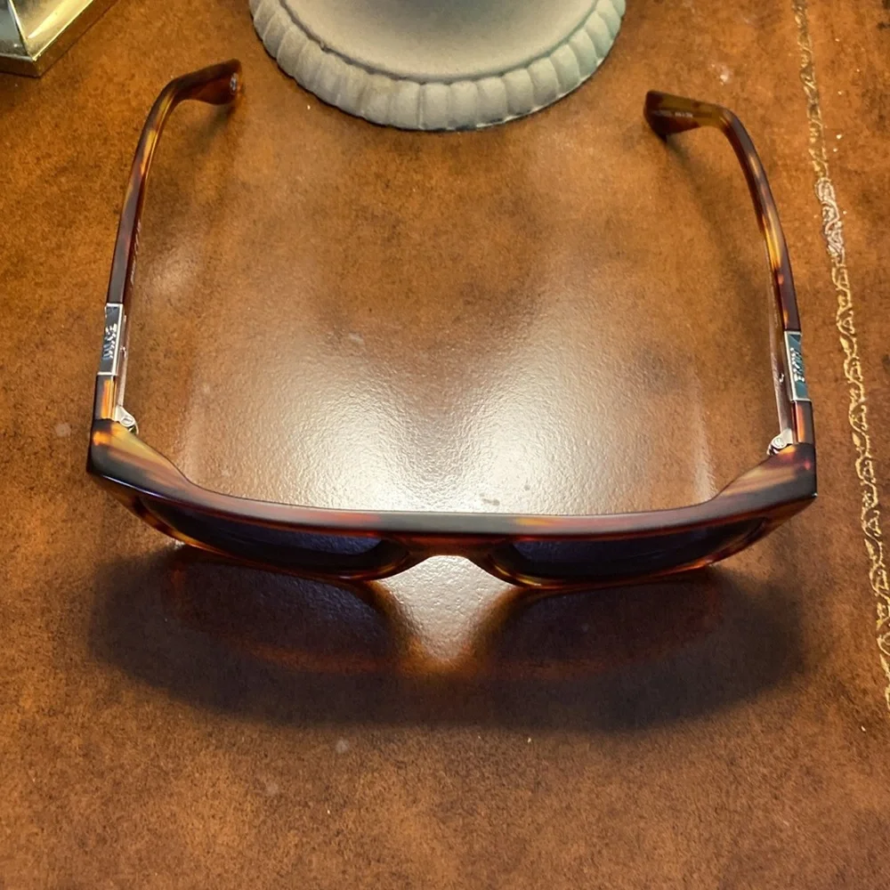 BMW New “tortoise” and bluish lens Sporty Sunglasses
